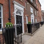 Bootham House Apartment 7-Minster Views & Free Parking